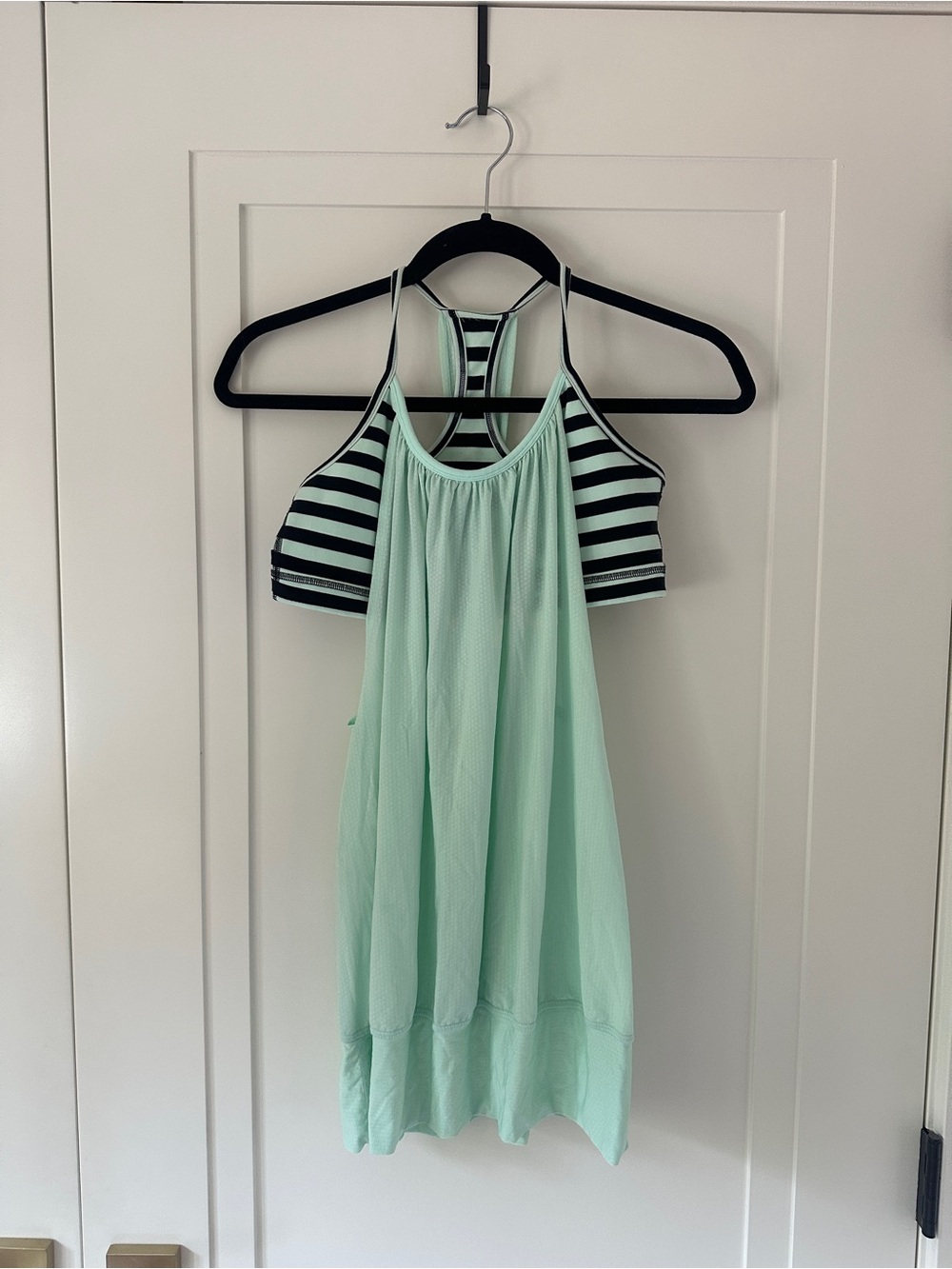 Lululemon No Limits Tank Mint Green Striped Built-In Bra Size 6
